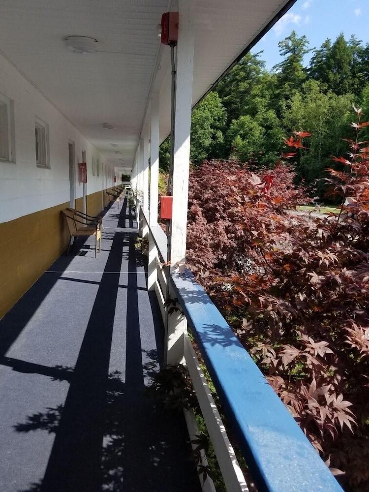 Travelodge By Wyndham Lake George Ny Экстерьер фото